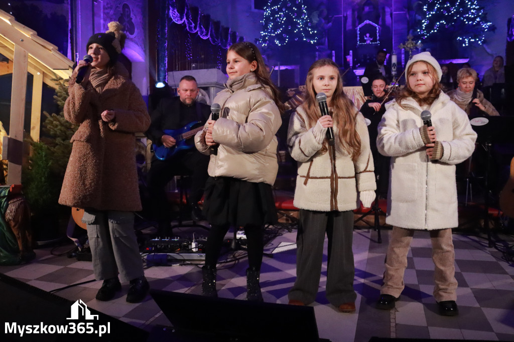 Fotorelacja: Koncert Kolęd w Myszkowie z Eweliną Flintą i Myszkovia Band