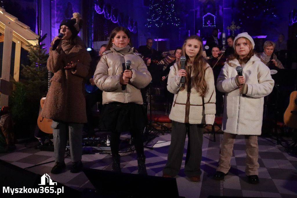Fotorelacja: Koncert Kolęd w Myszkowie z Eweliną Flintą i Myszkovia Band