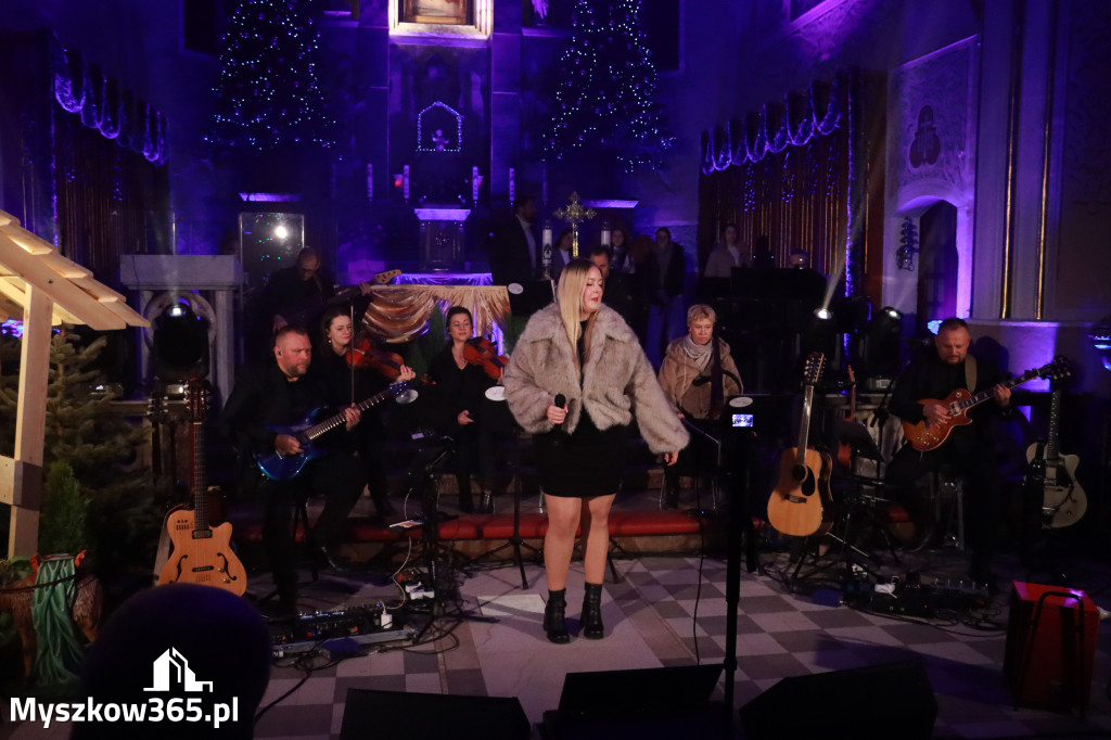 Fotorelacja: Koncert Kolęd w Myszkowie z Eweliną Flintą i Myszkovia Band