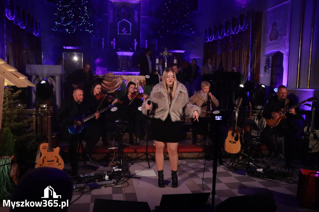 Fotorelacja: Koncert Kolęd w Myszkowie z Eweliną Flintą i Myszkovia Band