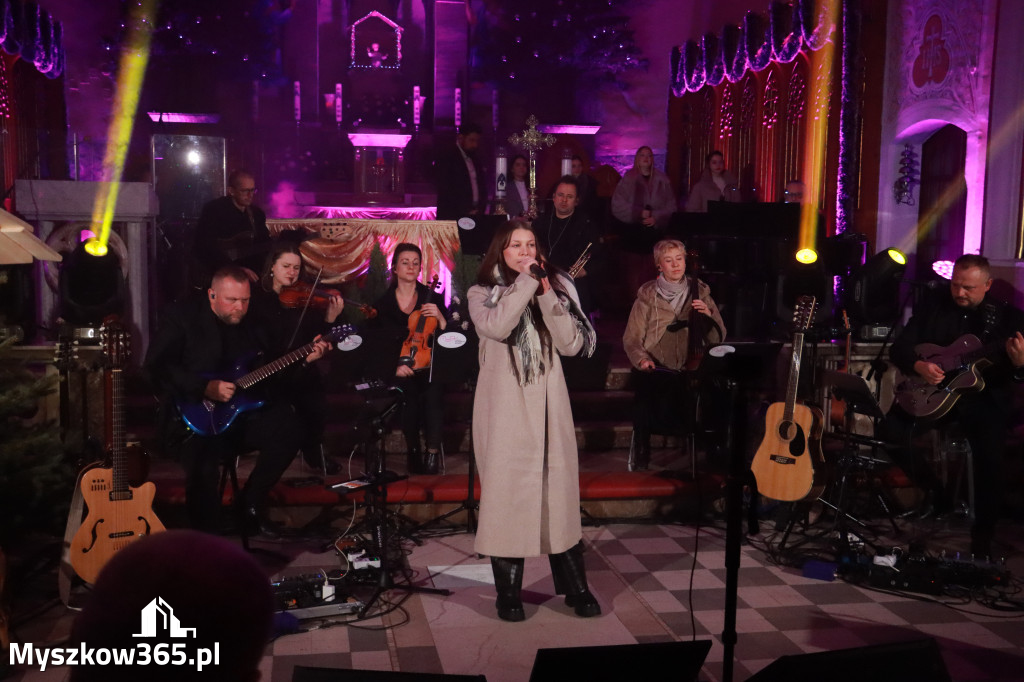 Fotorelacja: Koncert Kolęd w Myszkowie z Eweliną Flintą i Myszkovia Band