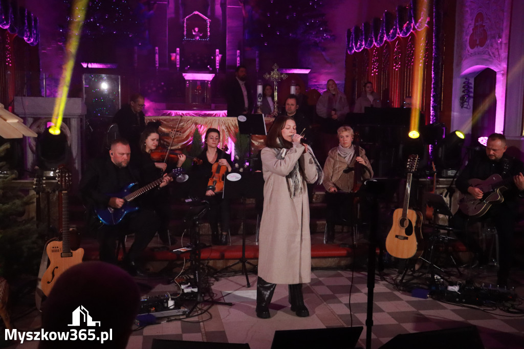 Fotorelacja: Koncert Kolęd w Myszkowie z Eweliną Flintą i Myszkovia Band