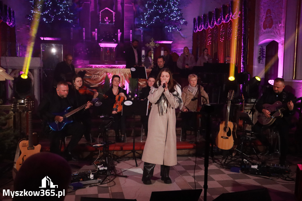 Fotorelacja: Koncert Kolęd w Myszkowie z Eweliną Flintą i Myszkovia Band