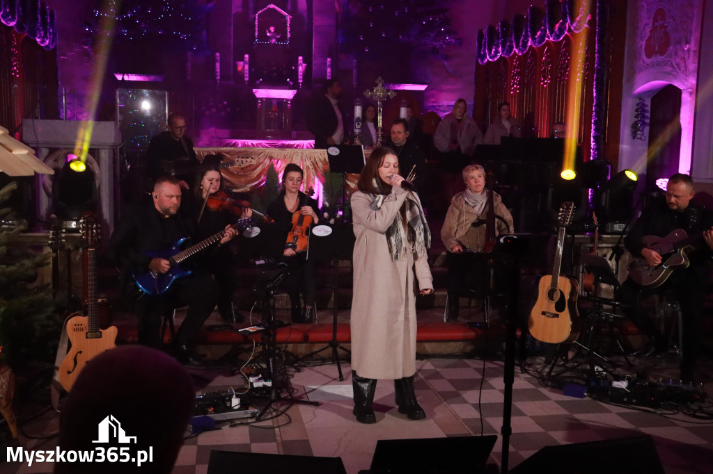 Fotorelacja: Koncert Kolęd w Myszkowie z Eweliną Flintą i Myszkovia Band