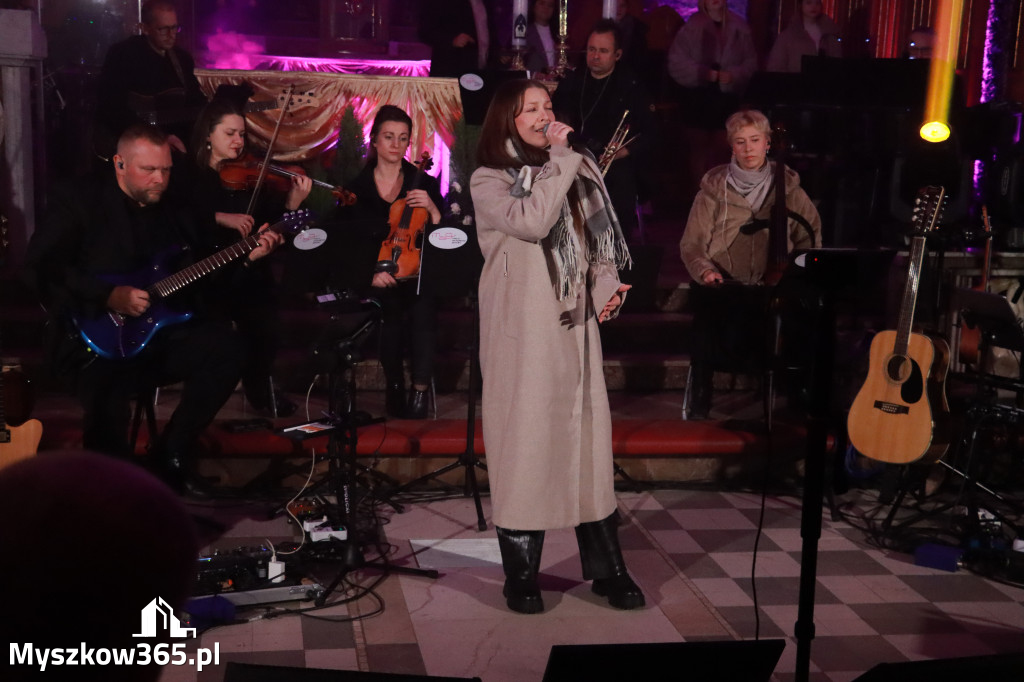 Fotorelacja: Koncert Kolęd w Myszkowie z Eweliną Flintą i Myszkovia Band