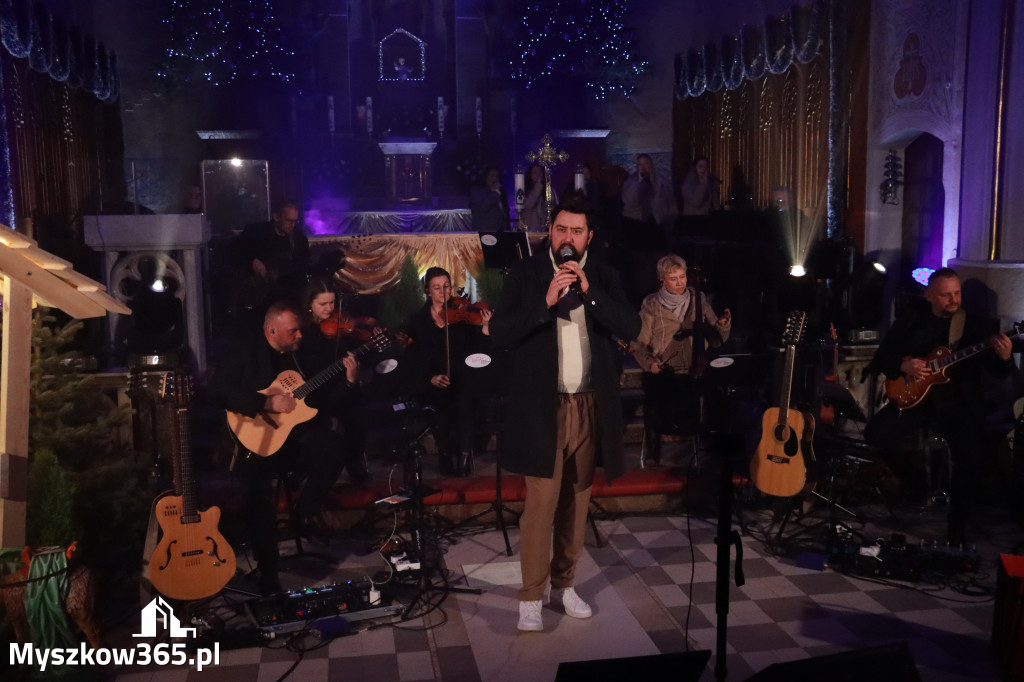 Fotorelacja: Koncert Kolęd w Myszkowie z Eweliną Flintą i Myszkovia Band
