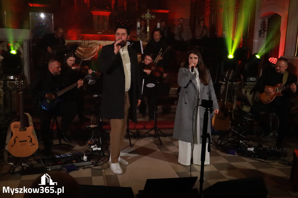 Fotorelacja: Koncert Kolęd w Myszkowie z Eweliną Flintą i Myszkovia Band