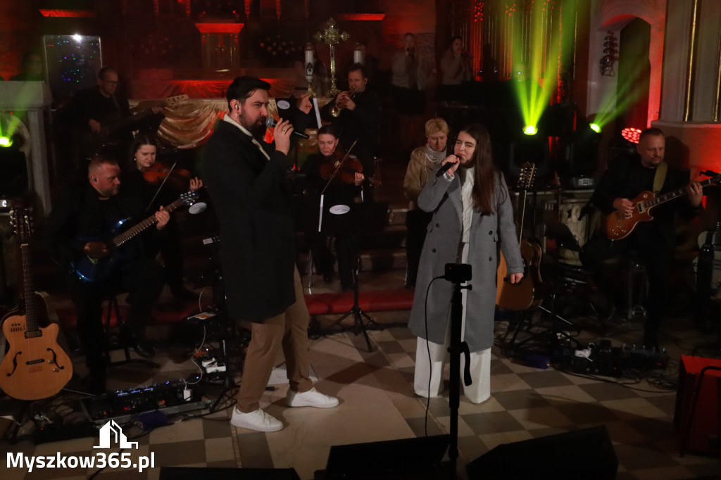 Fotorelacja: Koncert Kolęd w Myszkowie z Eweliną Flintą i Myszkovia Band