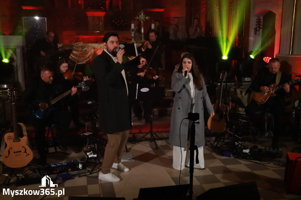 Fotorelacja: Koncert Kolęd w Myszkowie z Eweliną Flintą i Myszkovia Band