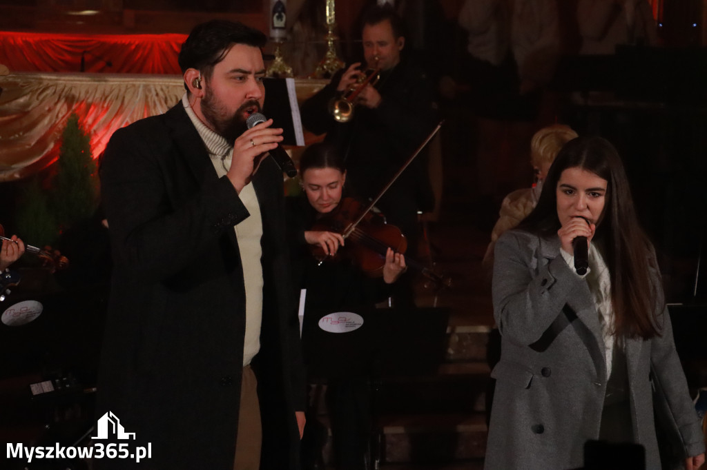 Fotorelacja: Koncert Kolęd w Myszkowie z Eweliną Flintą i Myszkovia Band