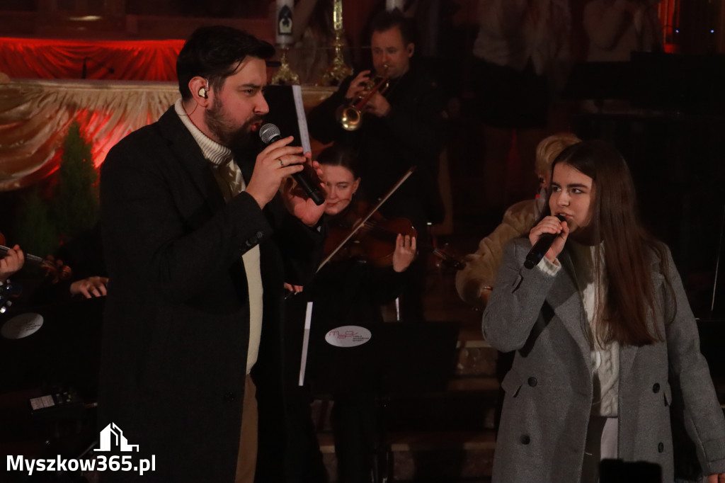 Fotorelacja: Koncert Kolęd w Myszkowie z Eweliną Flintą i Myszkovia Band