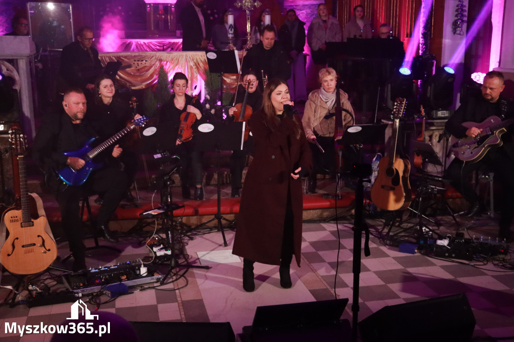 Fotorelacja: Koncert Kolęd w Myszkowie z Eweliną Flintą i Myszkovia Band