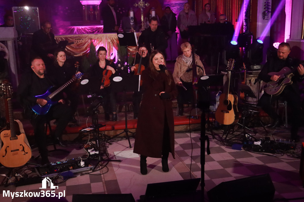Fotorelacja: Koncert Kolęd w Myszkowie z Eweliną Flintą i Myszkovia Band