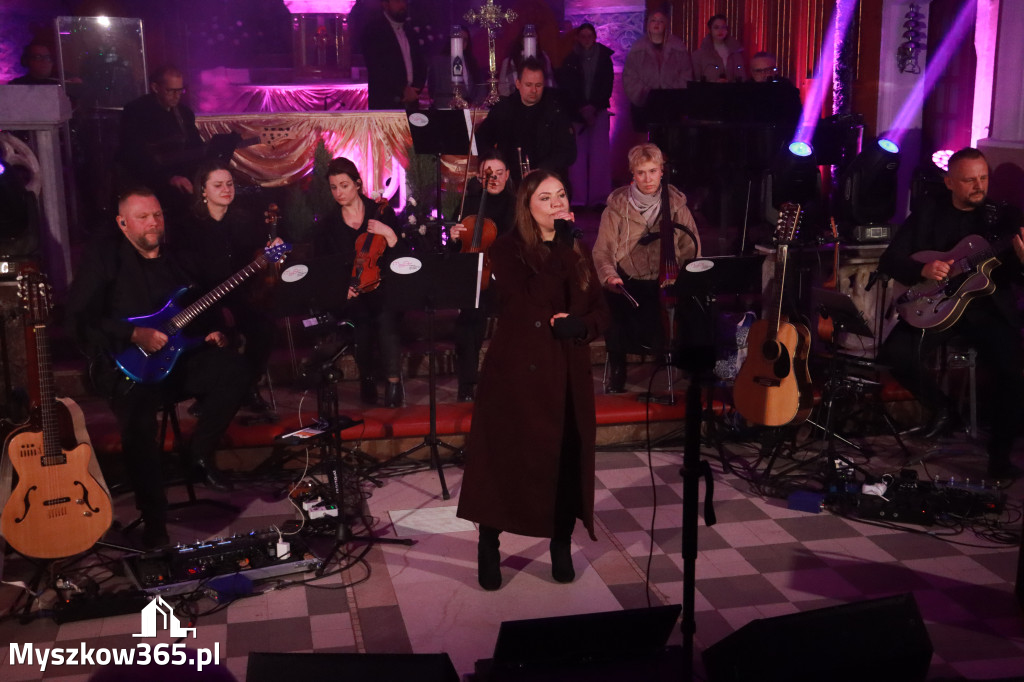 Fotorelacja: Koncert Kolęd w Myszkowie z Eweliną Flintą i Myszkovia Band