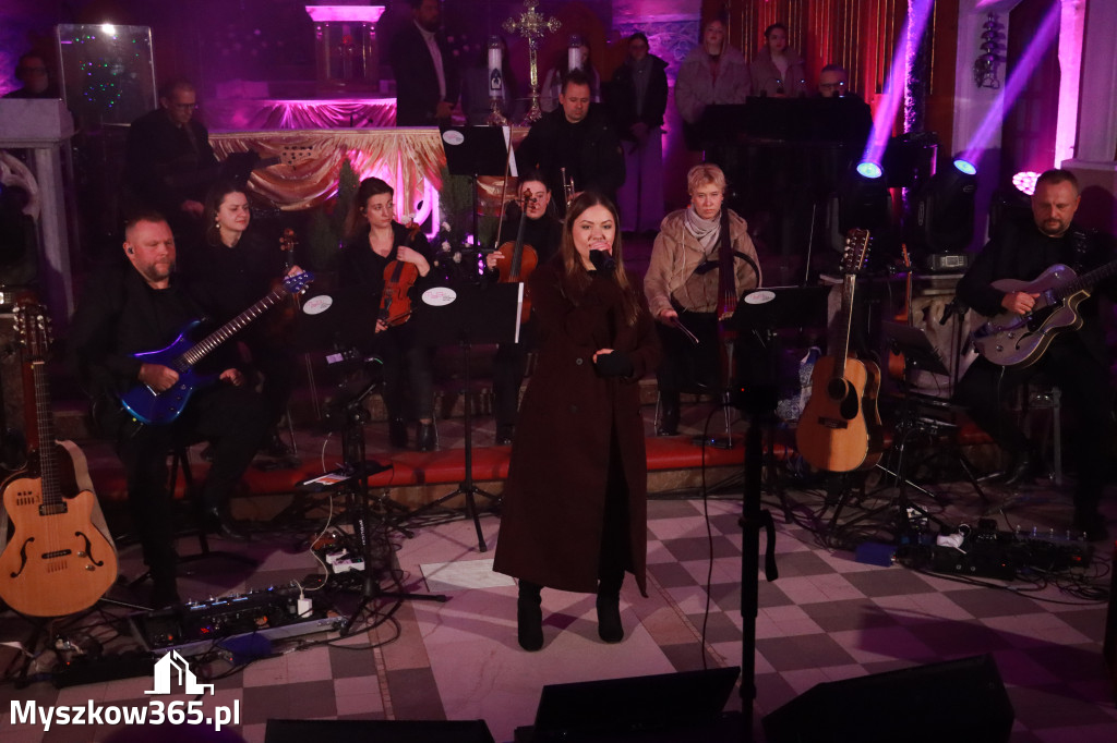 Fotorelacja: Koncert Kolęd w Myszkowie z Eweliną Flintą i Myszkovia Band