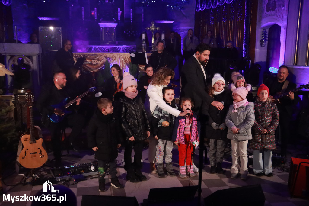 Fotorelacja: Koncert Kolęd w Myszkowie z Eweliną Flintą i Myszkovia Band