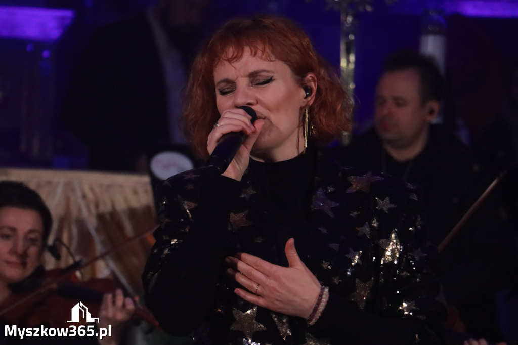 Fotorelacja: Koncert Kolęd w Myszkowie z Eweliną Flintą i Myszkovia Band