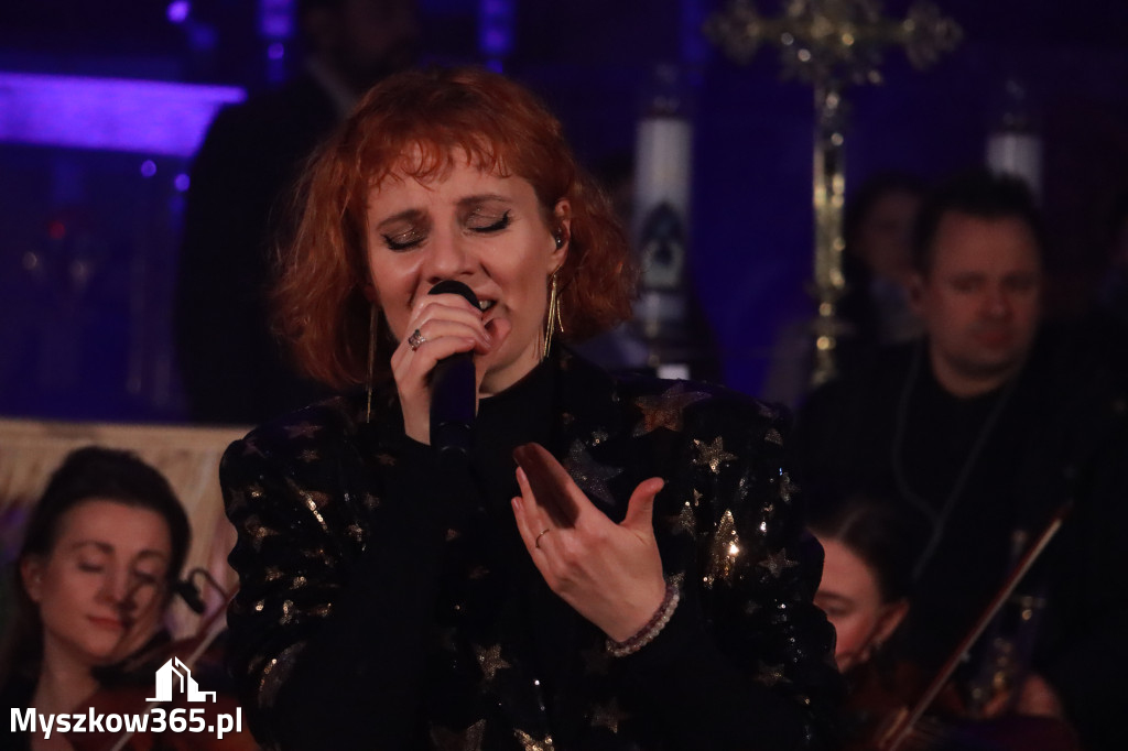 Fotorelacja: Koncert Kolęd w Myszkowie z Eweliną Flintą i Myszkovia Band