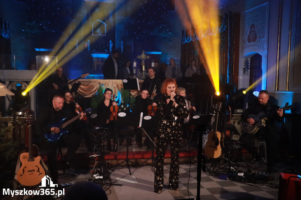 Fotorelacja: Koncert Kolęd w Myszkowie z Eweliną Flintą i Myszkovia Band