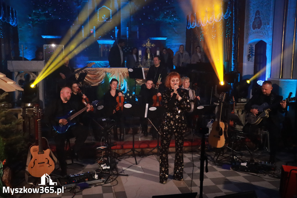Fotorelacja: Koncert Kolęd w Myszkowie z Eweliną Flintą i Myszkovia Band
