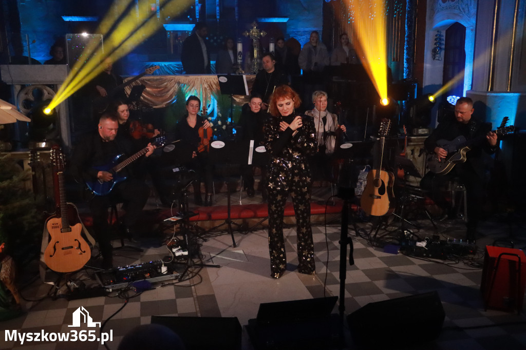 Fotorelacja: Koncert Kolęd w Myszkowie z Eweliną Flintą i Myszkovia Band
