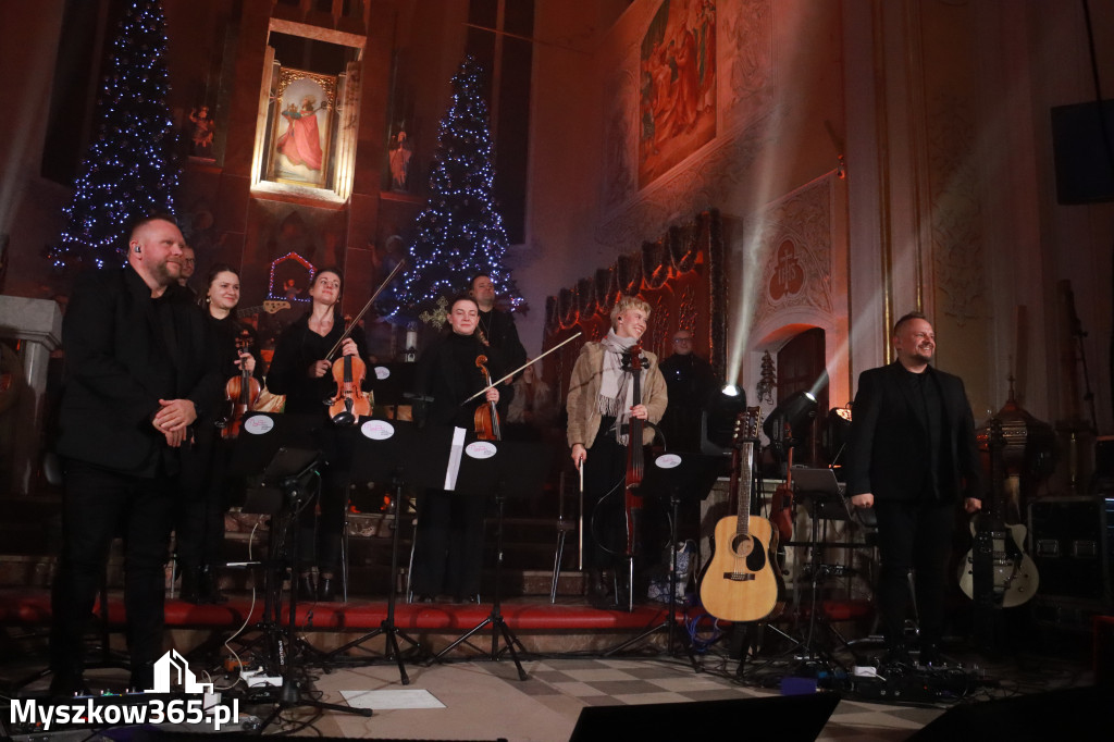Fotorelacja: Koncert Kolęd w Myszkowie z Eweliną Flintą i Myszkovia Band