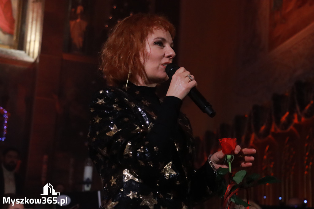 Fotorelacja: Koncert Kolęd w Myszkowie z Eweliną Flintą i Myszkovia Band