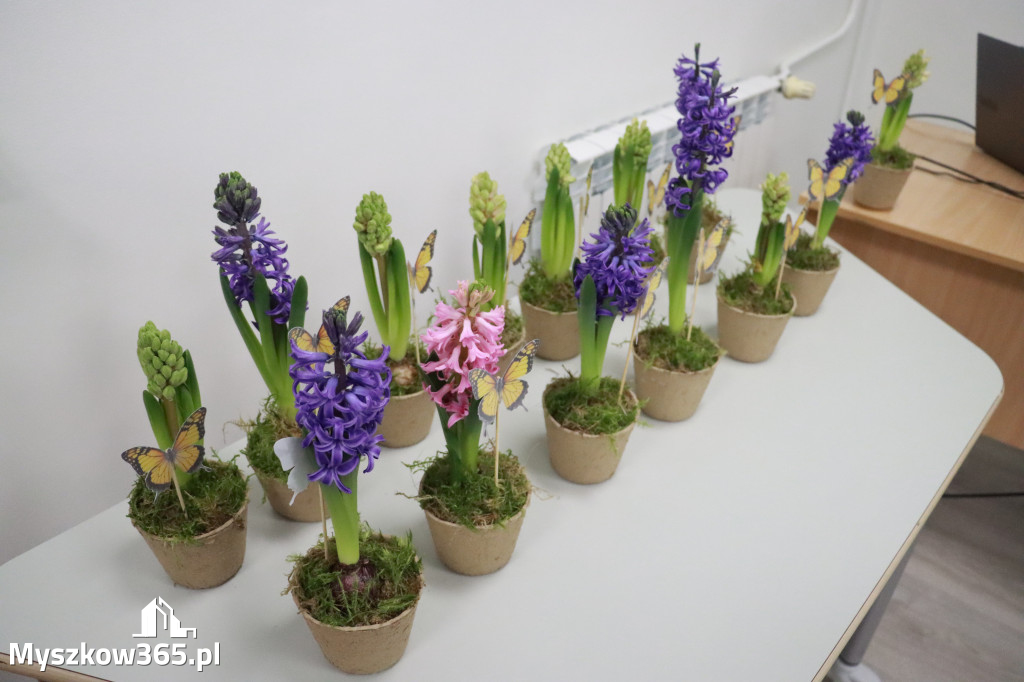 Fotorelacja: ZAKĄTEK NATURY w Szkole Podstawowej w Poraju