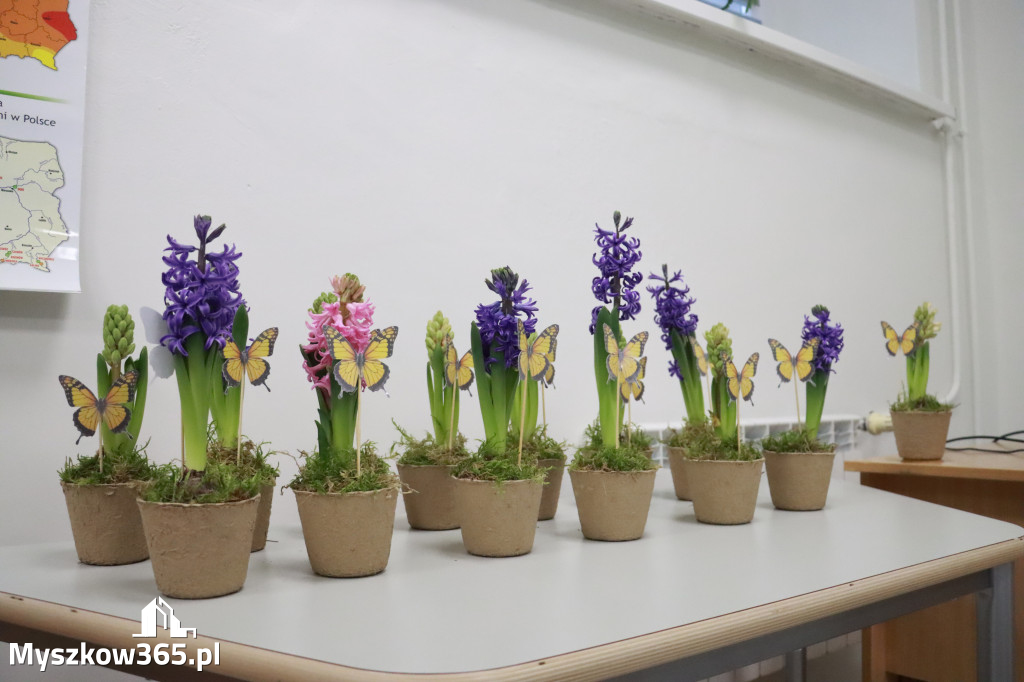 Fotorelacja: ZAKĄTEK NATURY w Szkole Podstawowej w Poraju