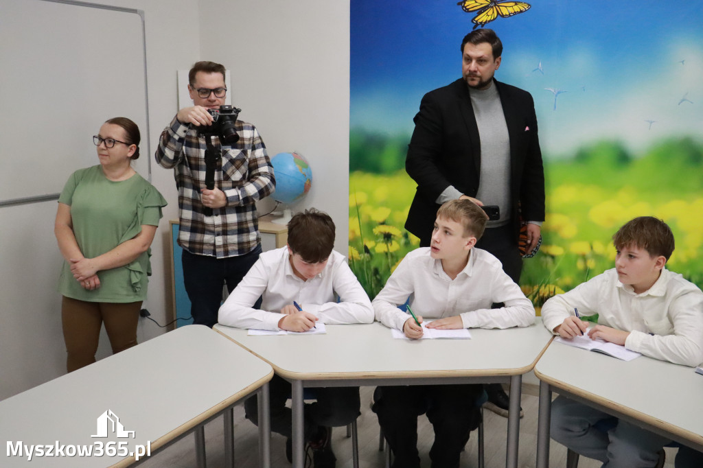 Fotorelacja: ZAKĄTEK NATURY w Szkole Podstawowej w Poraju