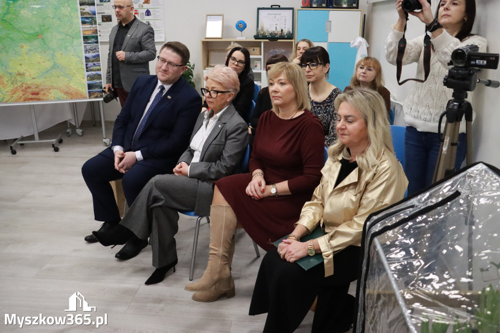 Fotorelacja: ZAKĄTEK NATURY w Szkole Podstawowej w Poraju