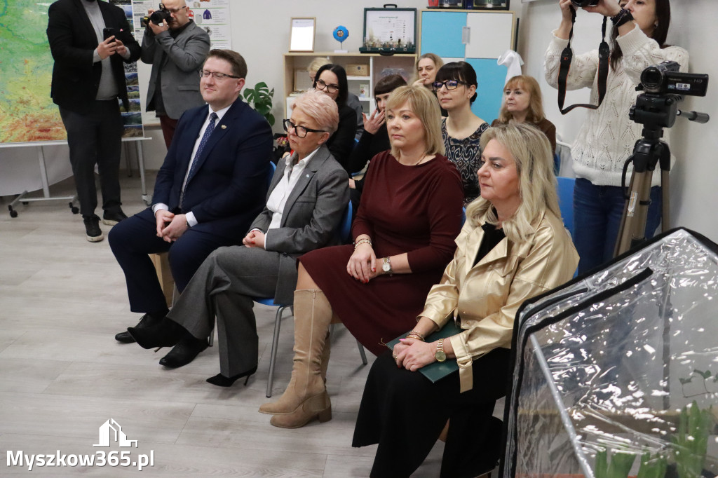 Fotorelacja: ZAKĄTEK NATURY w Szkole Podstawowej w Poraju