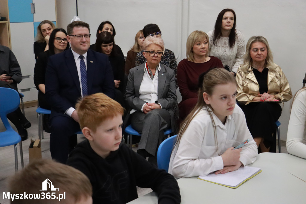Fotorelacja: ZAKĄTEK NATURY w Szkole Podstawowej w Poraju