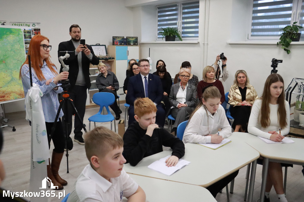 Fotorelacja: ZAKĄTEK NATURY w Szkole Podstawowej w Poraju