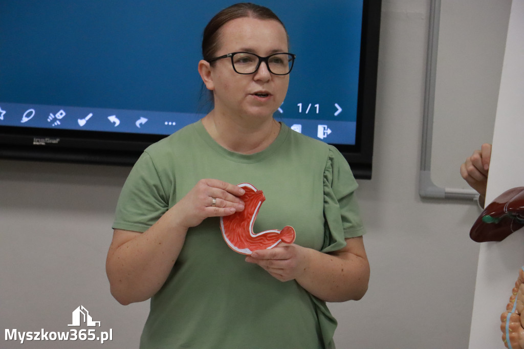 Fotorelacja: ZAKĄTEK NATURY w Szkole Podstawowej w Poraju