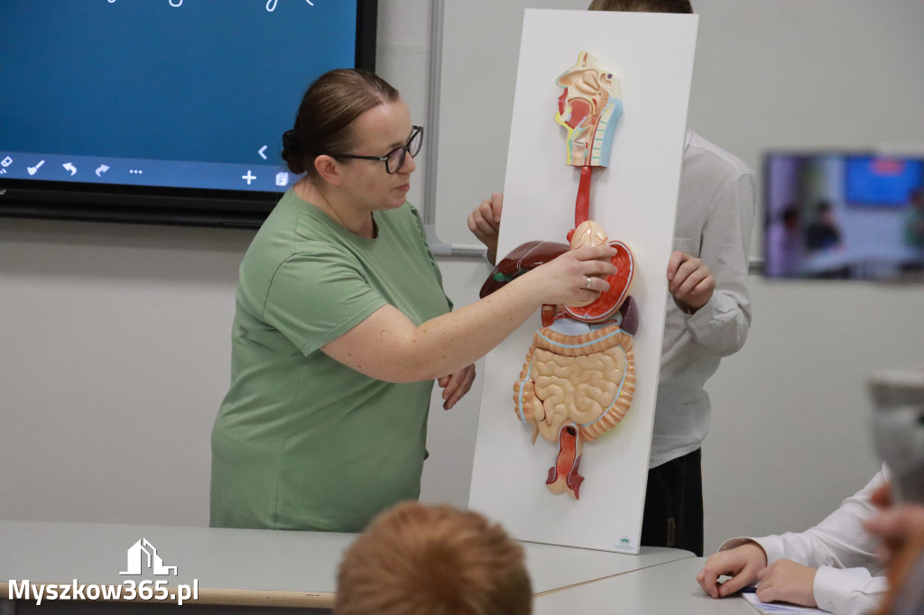 Fotorelacja: ZAKĄTEK NATURY w Szkole Podstawowej w Poraju
