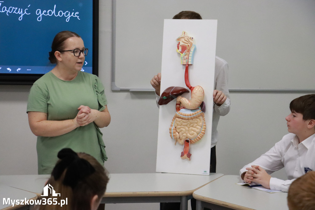 Fotorelacja: ZAKĄTEK NATURY w Szkole Podstawowej w Poraju