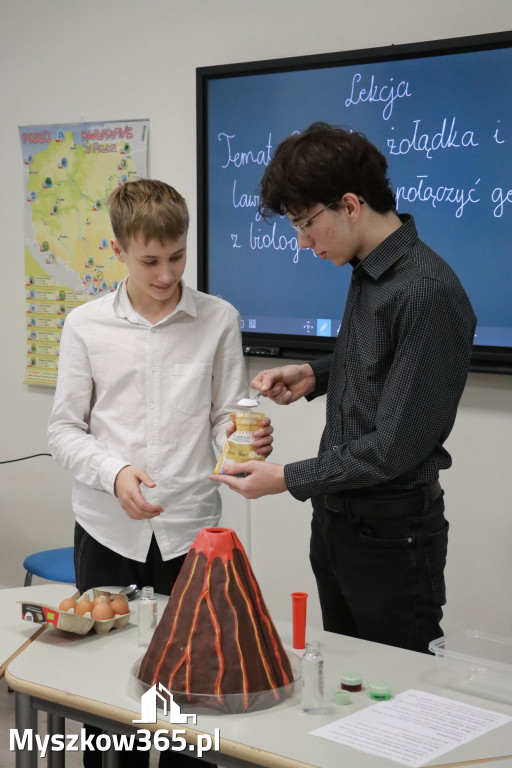 Fotorelacja: ZAKĄTEK NATURY w Szkole Podstawowej w Poraju