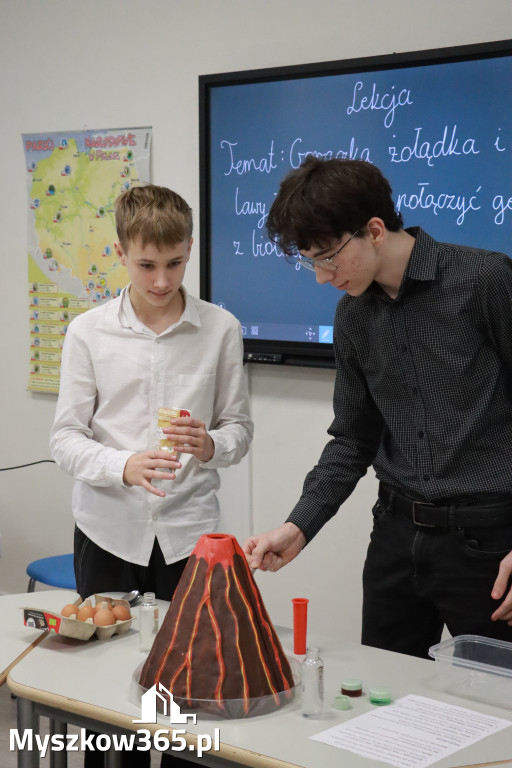 Fotorelacja: ZAKĄTEK NATURY w Szkole Podstawowej w Poraju