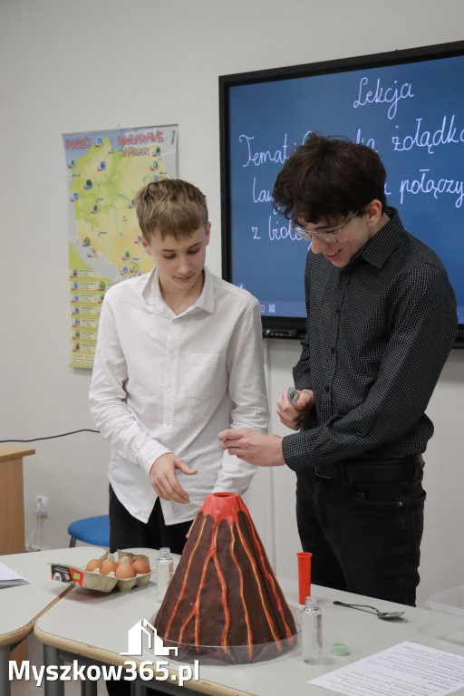 Fotorelacja: ZAKĄTEK NATURY w Szkole Podstawowej w Poraju