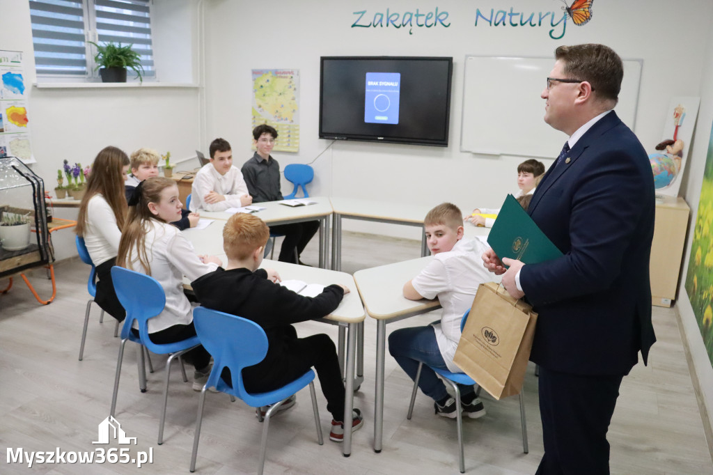 Fotorelacja: ZAKĄTEK NATURY w Szkole Podstawowej w Poraju