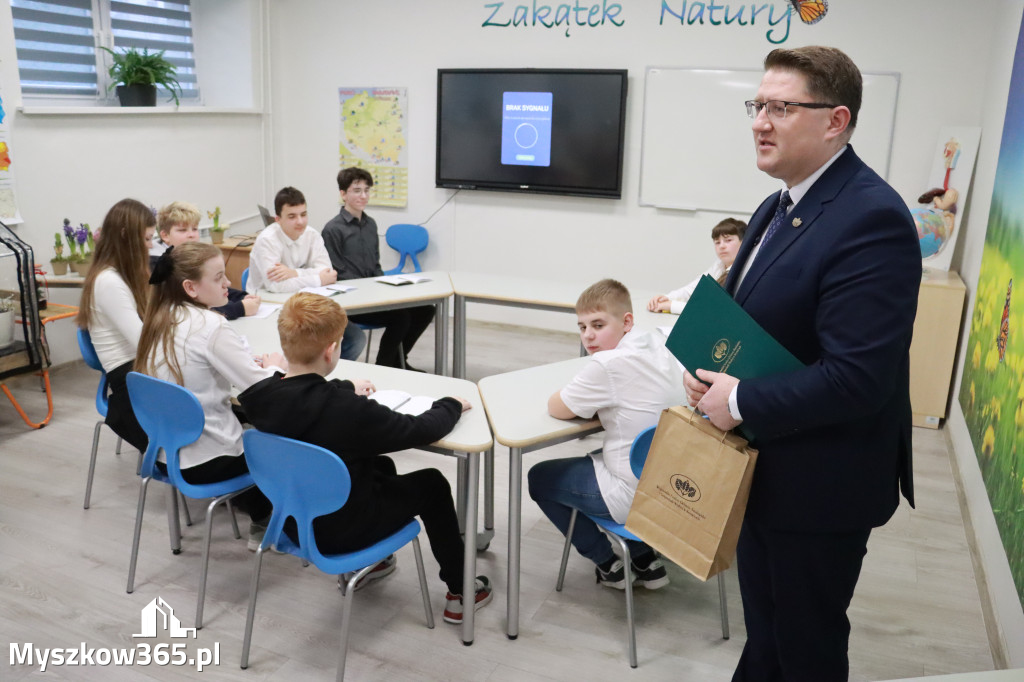 Fotorelacja: ZAKĄTEK NATURY w Szkole Podstawowej w Poraju
