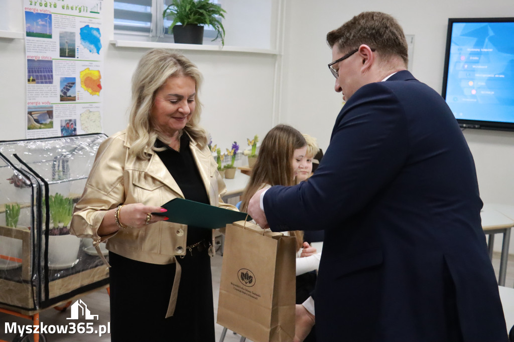 Fotorelacja: ZAKĄTEK NATURY w Szkole Podstawowej w Poraju