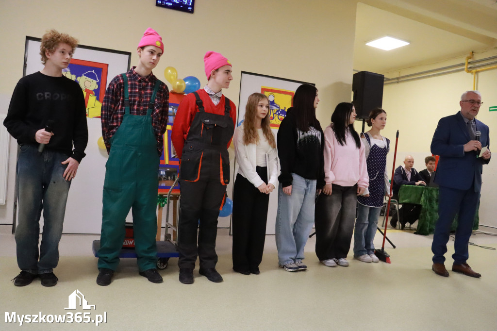 Fotorelacja: Uroczyste otwarcie windy oraz świetlicy szkolnej w SP3 Myszków