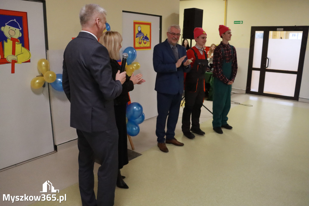 Fotorelacja: Uroczyste otwarcie windy oraz świetlicy szkolnej w SP3 Myszków
