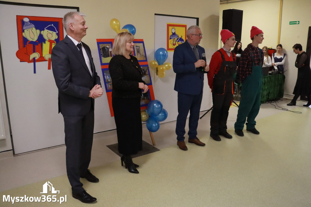 Fotorelacja: Uroczyste otwarcie windy oraz świetlicy szkolnej w SP3 Myszków