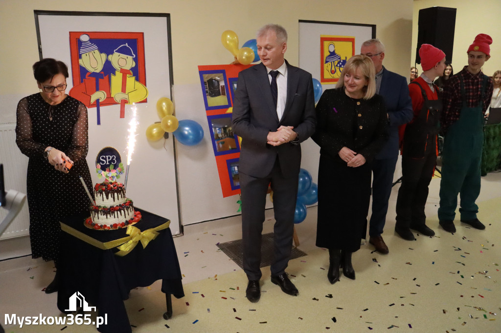 Fotorelacja: Uroczyste otwarcie windy oraz świetlicy szkolnej w SP3 Myszków