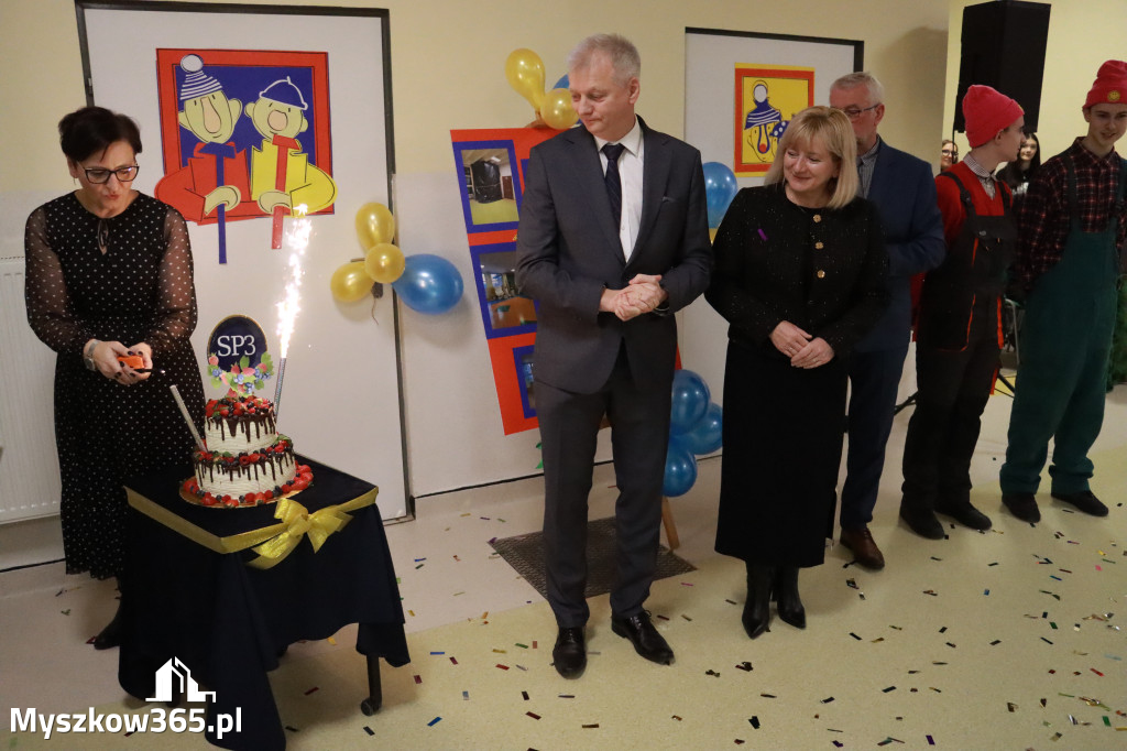 Fotorelacja: Uroczyste otwarcie windy oraz świetlicy szkolnej w SP3 Myszków