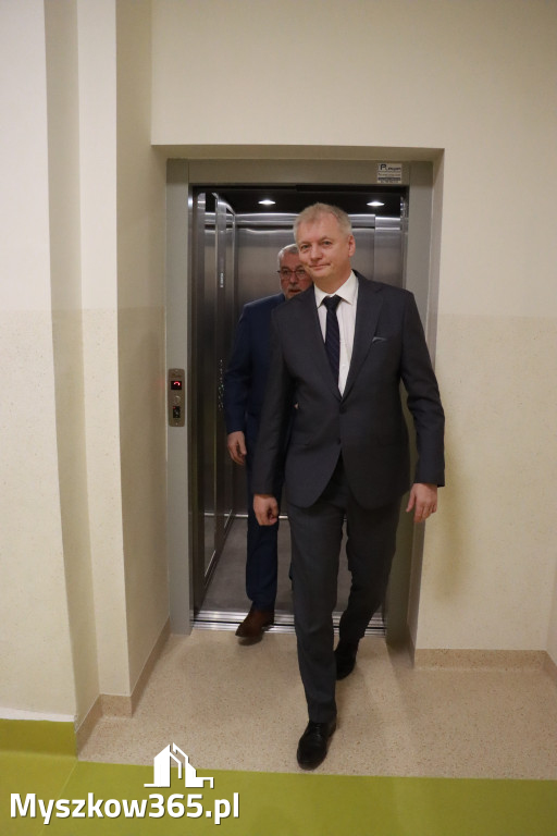 Fotorelacja: Uroczyste otwarcie windy oraz świetlicy szkolnej w SP3 Myszków