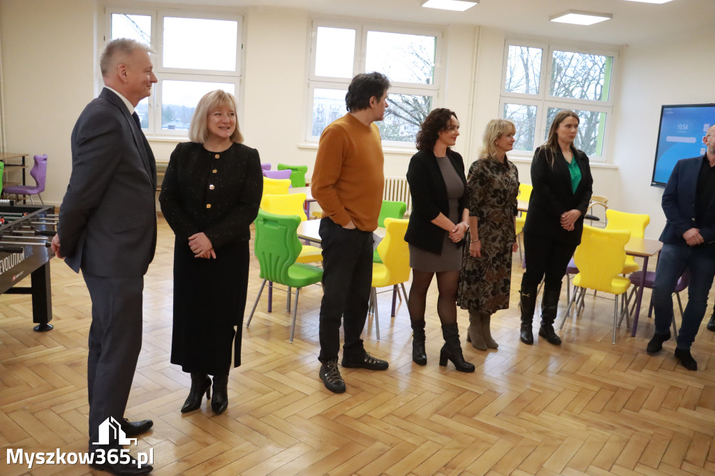 Fotorelacja: Uroczyste otwarcie windy oraz świetlicy szkolnej w SP3 Myszków